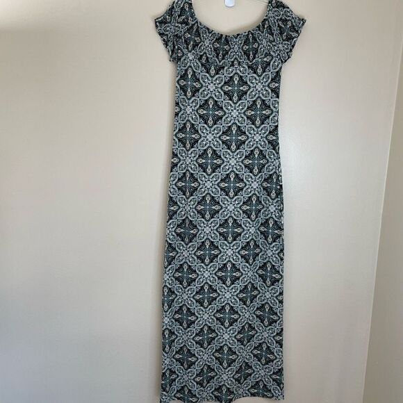 Derek Heart|Maxi Dress|Off the shoulder|Has Stretch|Geometric print - Picture 5 of 12